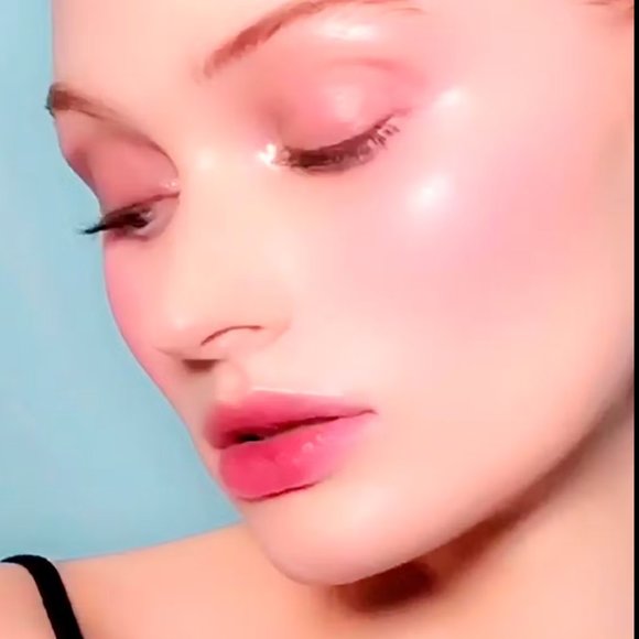 NIB Bridgerton Highlighter Sublime Skin - Picture 2 of 5